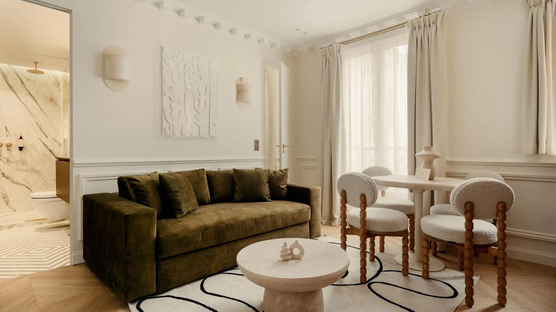 Leon Apartment *