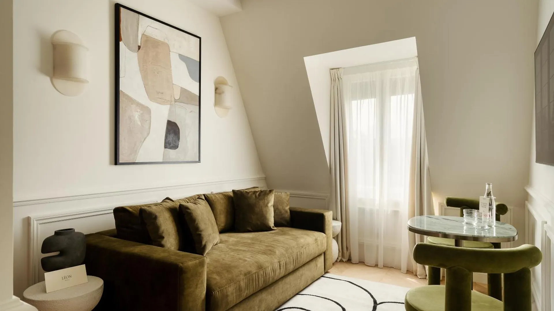 Apartment Leon Paris